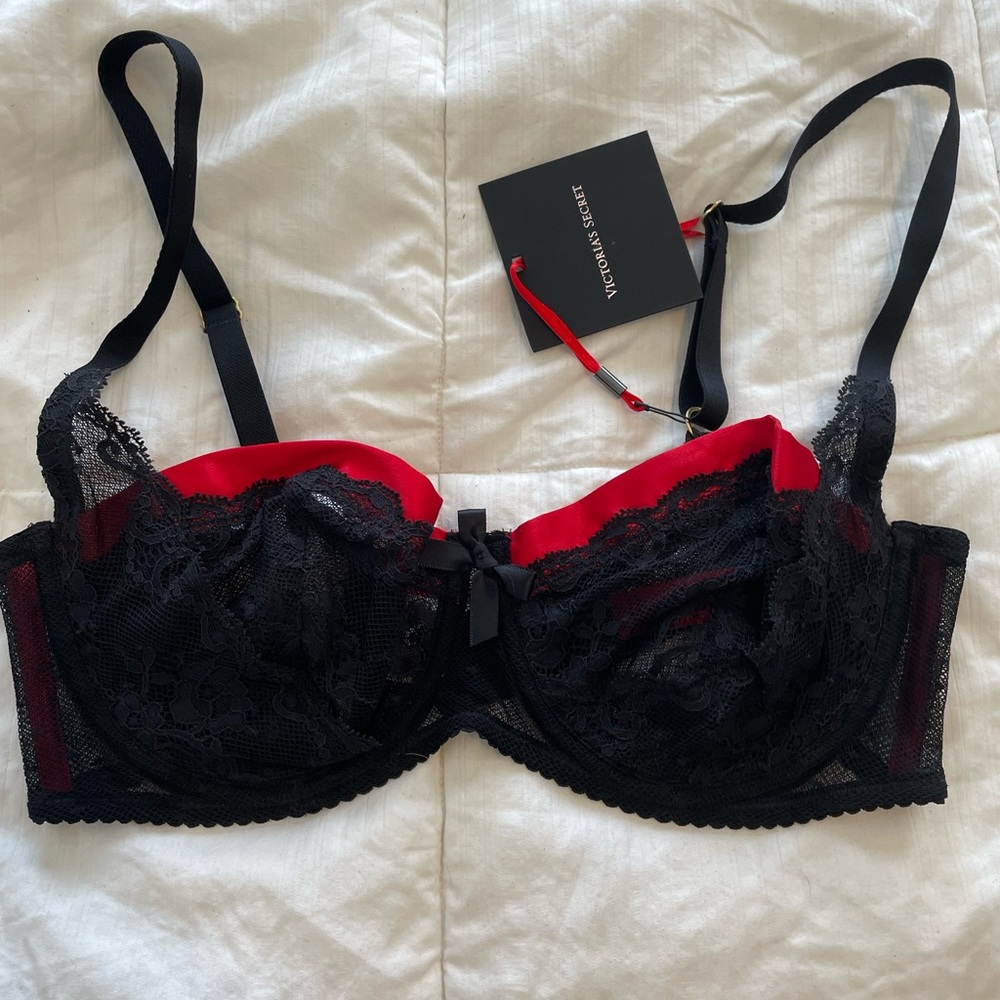 NWT Victoria’s Secret Blank and Red Lace Balconet Bra 36C